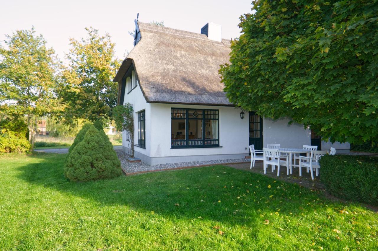 Reetdachhaus Mit Grossem Garten Und Kamin Марло Екстериор снимка
